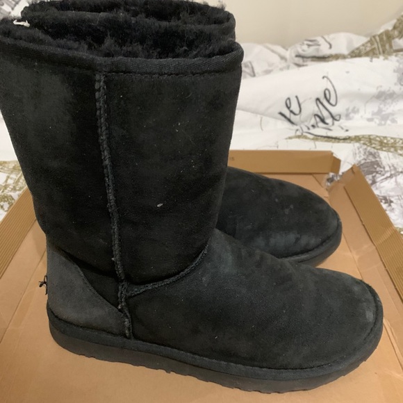 Worn Black Short Ugg Boots - Picture 3 of 4